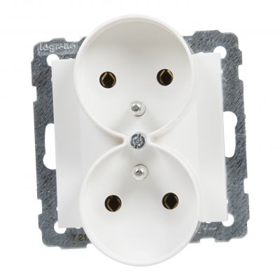 Suno Gniazdo Podwójne Z Uziemieniem 2x2P+Z 16A 250 V Zaciski Śrubowe Możliwość Montażu W Ramkach Wielkorotynych Biały 721191 LEGRAND (721191)